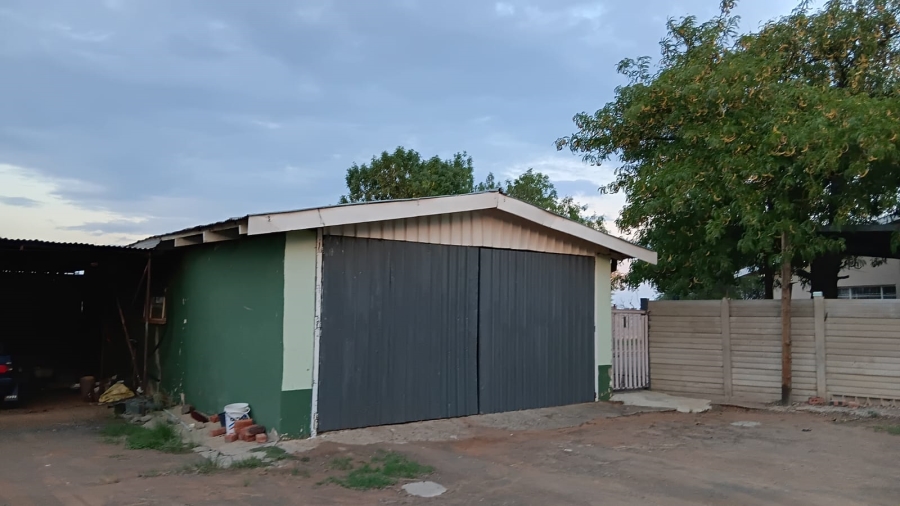 4 Bedroom Property for Sale in Bloemdal Free State